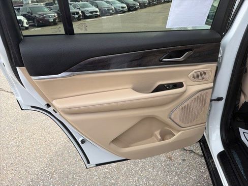 Used 2021 Jeep Grand Cherokee L Limited image 11