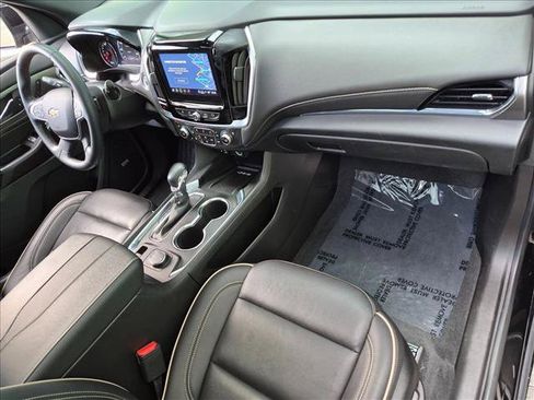 Used 2023 Chevrolet Traverse Premier FWD image 24