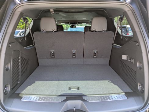 New 2026 Chevrolet Suburban Premier RWD image 7