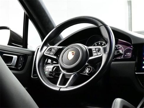 Used 2022 Porsche Cayenne E-Hybrid Coupe image 21