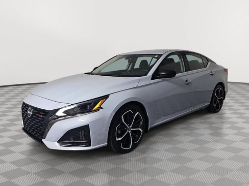 Certified 2023 Nissan Altima 2.5 SR FWD image 4