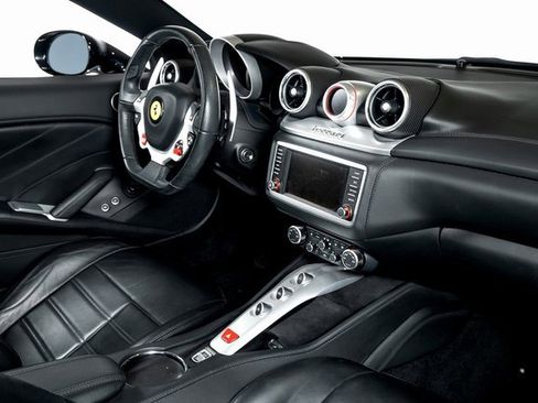 Used 2017 Ferrari California T image 32