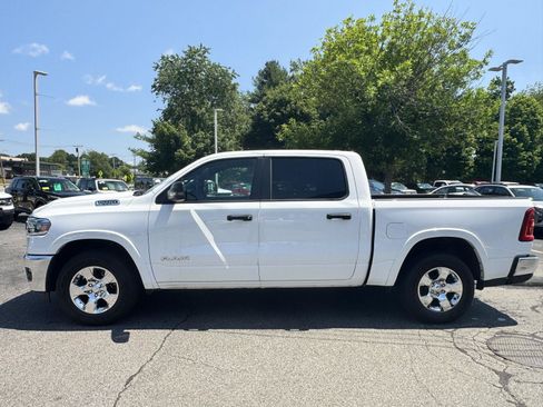 Used 2025 RAM 1500 Big Horn AWD/4WD image 4