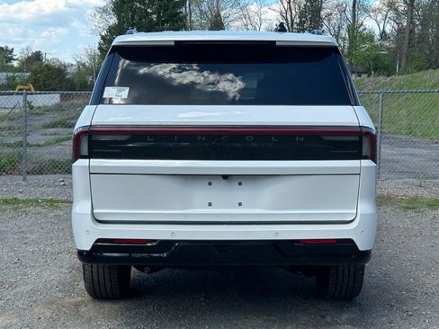 New 2026 Lincoln Navigator L Reserve AWD/4WD image 4