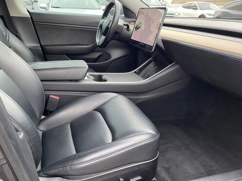 Used 2019 Tesla Model 3 Standard Range Plus image 6