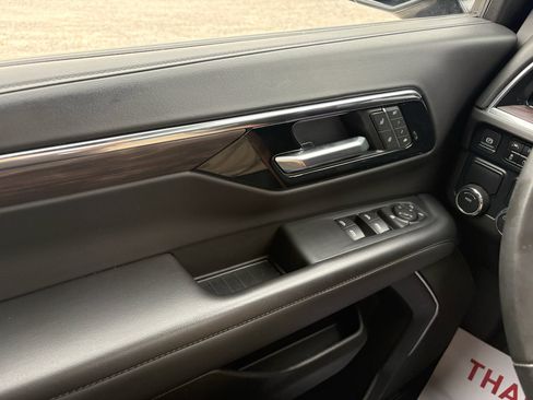 Used 2025 Chevrolet Tahoe LT RWD image 21