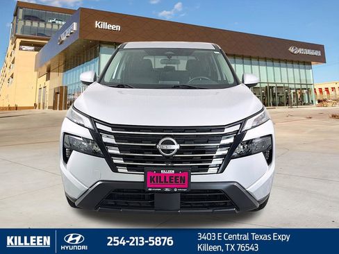 Used 2024 Nissan Rogue SV AWD/4WD image 2