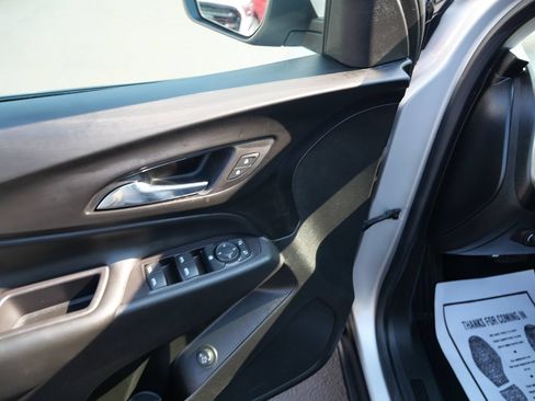 Used 2019 Chevrolet Equinox LT AWD/4WD image 17