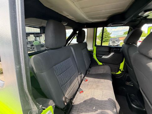 Used 2012 Jeep Wrangler Unlimited Sahara w/ Connectivity Group AWD/4WD image 37