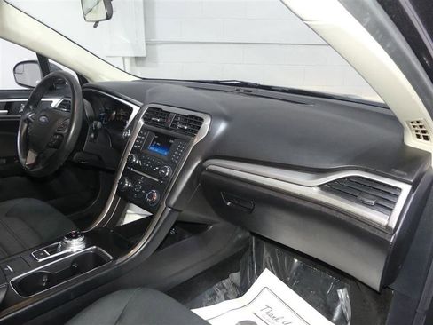 Used 2018 Ford Fusion SE image 23