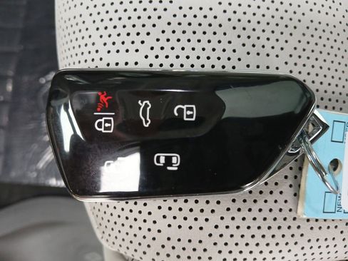 New 2025 Volkswagen ID. Buzz 1st Edition image 29