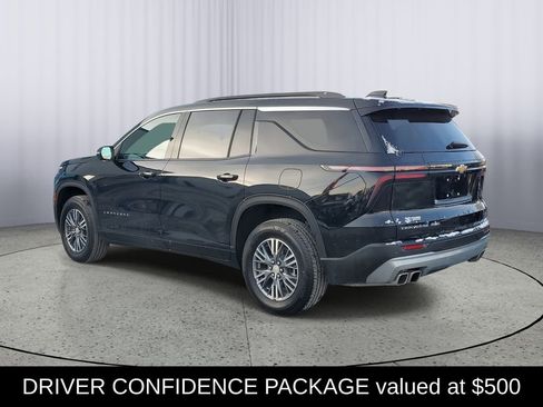 Used 2025 Chevrolet Traverse LT w/ Driver Confidence Package image 5