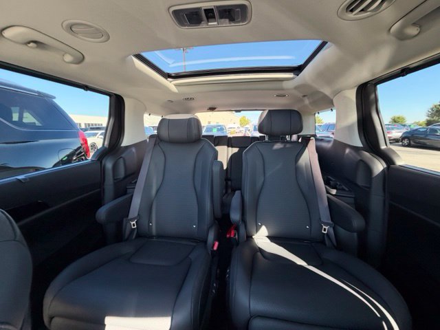 Used 2025 Kia Carnival SX Prestige FWD image 34