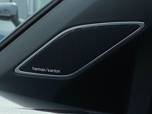 Used 2023 Volkswagen Golf R image 30