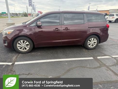 Used 2018 Kia Sedona LX w/ LX Essentials Premium Package image 3