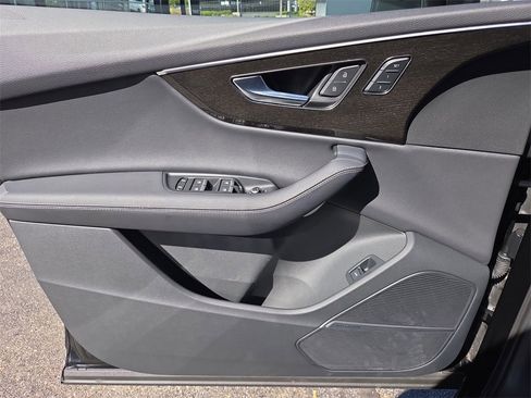 Used 2025 Audi Q7 3.0T Premium Plus image 18