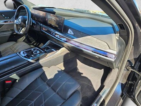 Used 2024 BMW 740i w/ Premium Package image 19