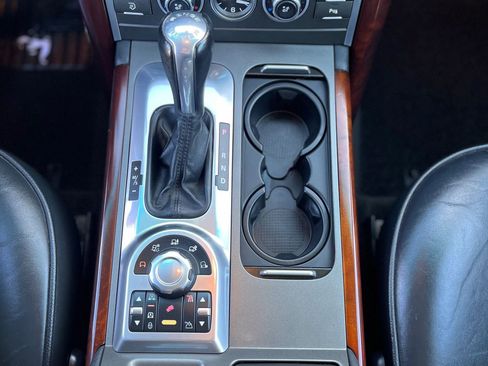 Used 2011 Land Rover Range Rover HSE image 21