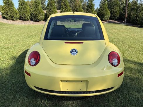 Used 2010 Volkswagen Beetle Coupe FWD image 3