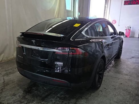 Used 2018 Tesla Model X 75D image 4
