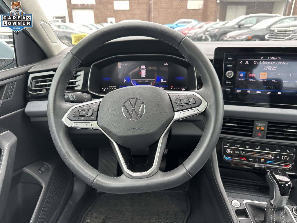 Used 2026 Volkswagen Jetta SE FWD image 14