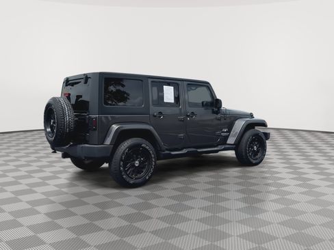 Used 2017 Jeep Wrangler Unlimited Sahara w/ Connectivity Group AWD/4WD image 9