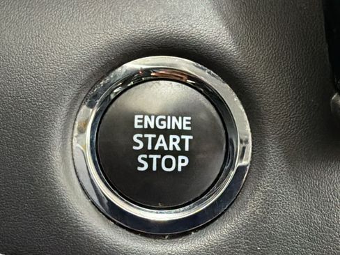 Used 2022 Toyota Highlander XLE FWD image 18