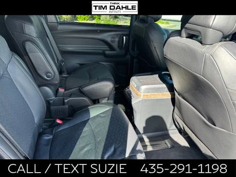 Used 2025 Toyota Sienna Platinum AWD/4WD image 17