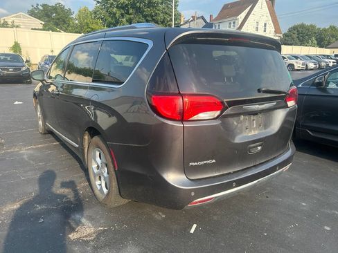 Used 2017 Chrysler Pacifica Touring-L Plus FWD image 3