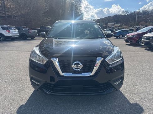 Used 2020 Nissan Kicks S image 2