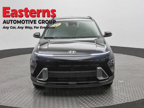 Used 2024 Hyundai Kona SEL FWD image 2