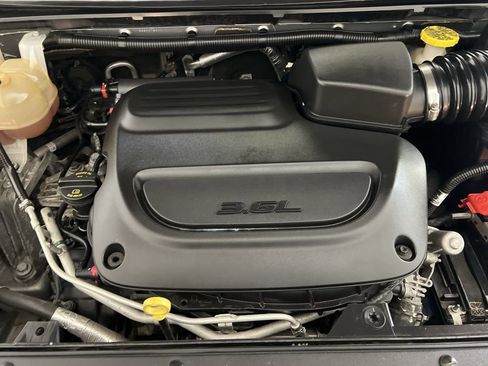 Used 2019 Chrysler Pacifica Touring-L image 27