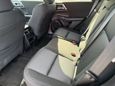 Used 2025 Mitsubishi Outlander ES FWD image 15