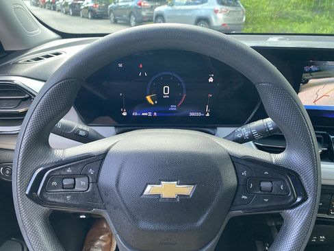 Used 2025 Chevrolet TrailBlazer LT AWD/4WD image 43