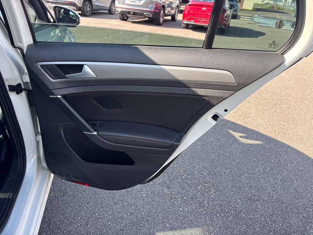Used 2016 Volkswagen Golf SE FWD image 18