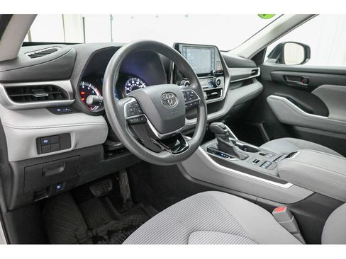 Used 2020 Toyota Highlander L AWD/4WD image 35