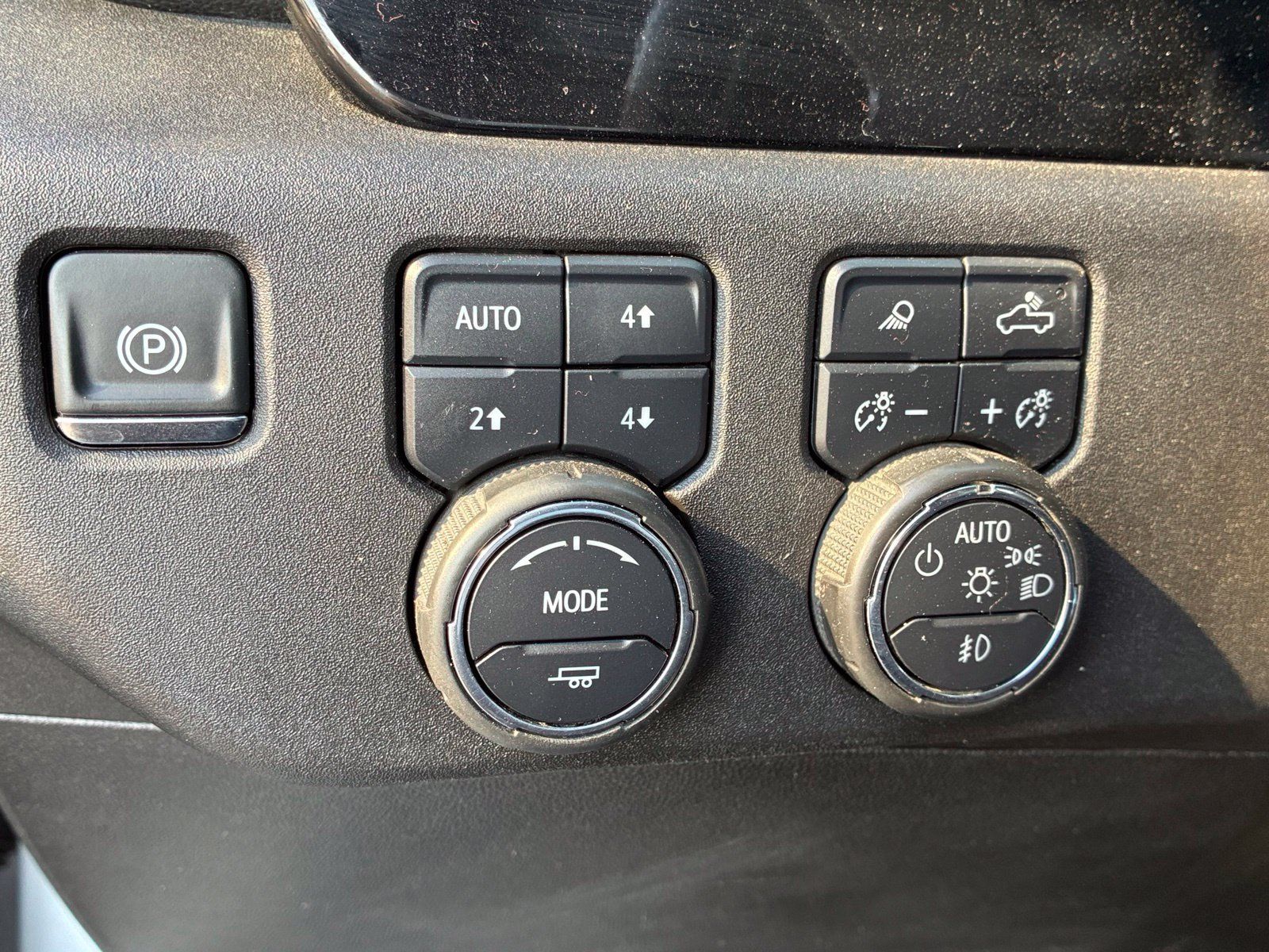 Used 2025 Chevrolet Silverado 2500 LTZ w/ LTZ Convenience Package AWD/4WD image 7