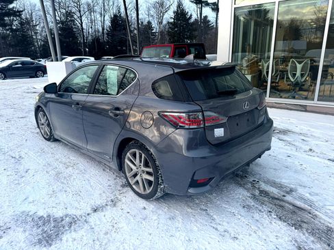 Used 2017 Lexus CT 200h Hybrid 4D Hatchback image 3