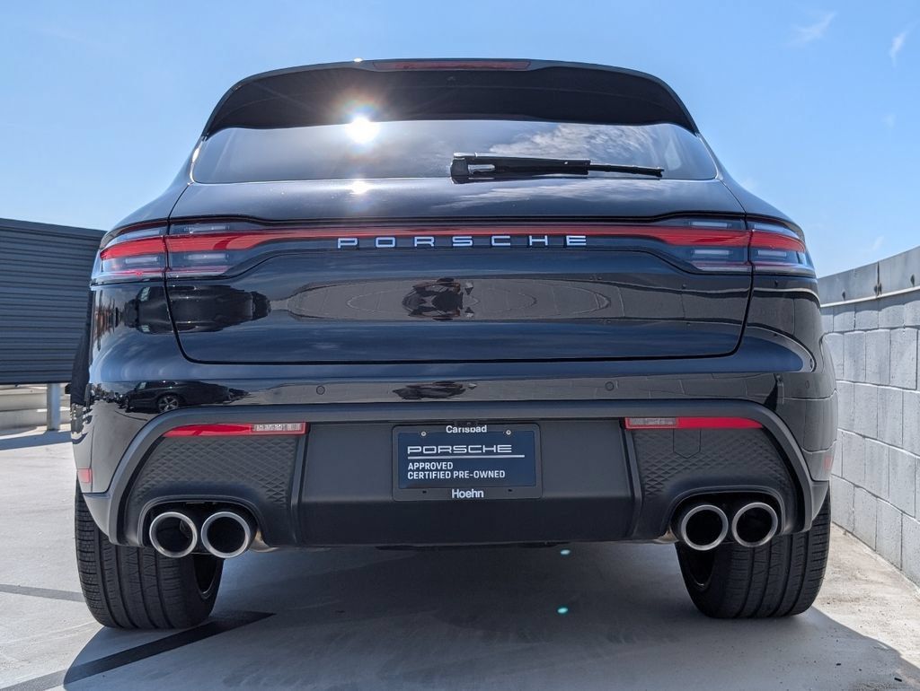 Certified 2025 Porsche Macan AWD/4WD image 11