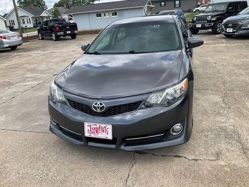 Used 2014 Toyota Camry SE w/ Leather Package FWD image 8