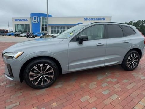 Used 2025 Volvo XC60 B5 Core w/ Protection Package Premier AWD/4WD image 7