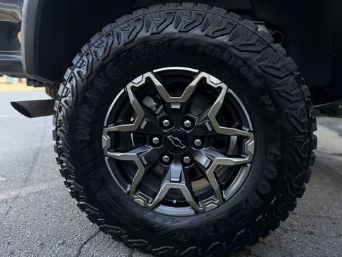 Used 2025 Chevrolet Colorado ZR2 w/ Technology Package image 45