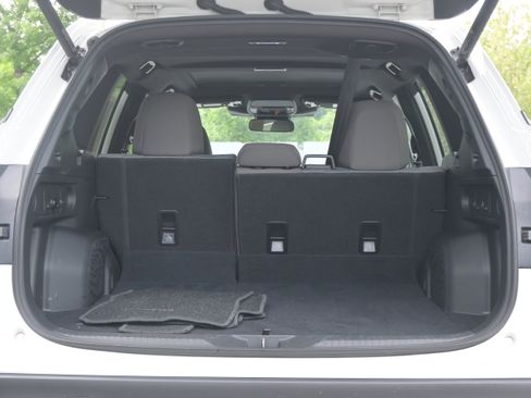 Certified 2025 Subaru Forester Premium AWD/4WD image 34