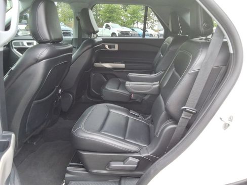 Used 2020 Ford Explorer XLT w/ Equipment Group 202A RWD image 18