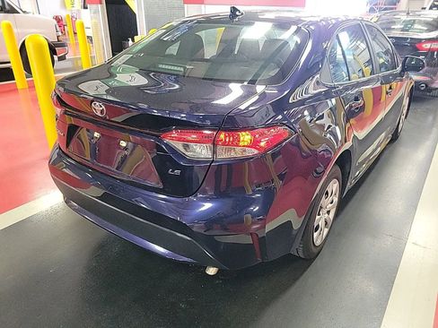 Used 2023 Toyota Corolla LE FWD image 4