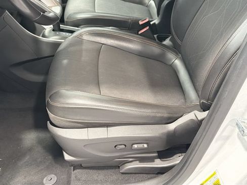 Used 2020 Chevrolet Trax LT w/ LT Convenience Package FWD image 17