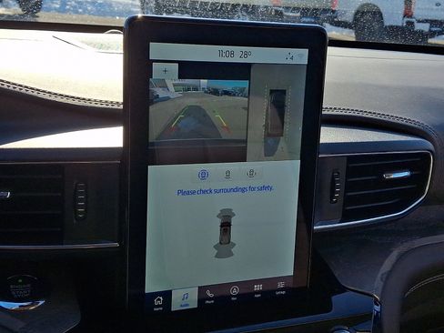 Certified 2021 Ford Explorer Platinum w/ Premium Technology Package image 26