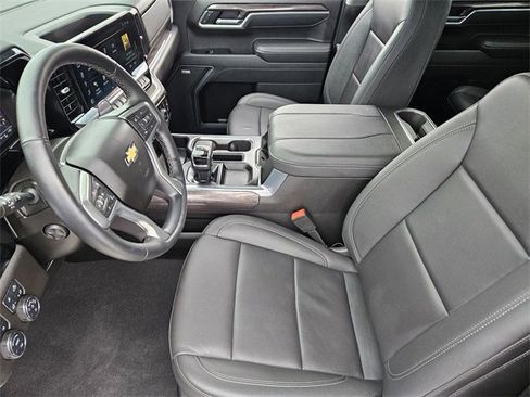Used 2025 Chevrolet Silverado 1500 LTZ image 13
