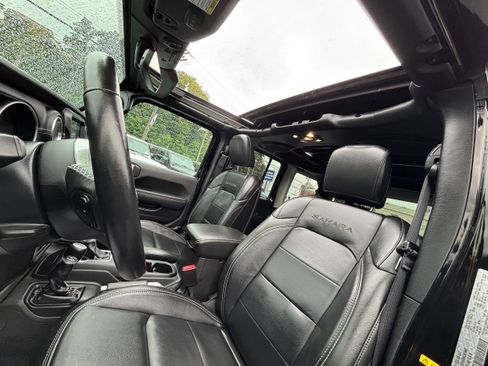 Used 2022 Jeep Wrangler Unlimited Sahara w/ Cold Weather Group AWD/4WD image 13
