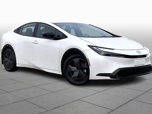 Used 2024 Toyota Prius LE image 2